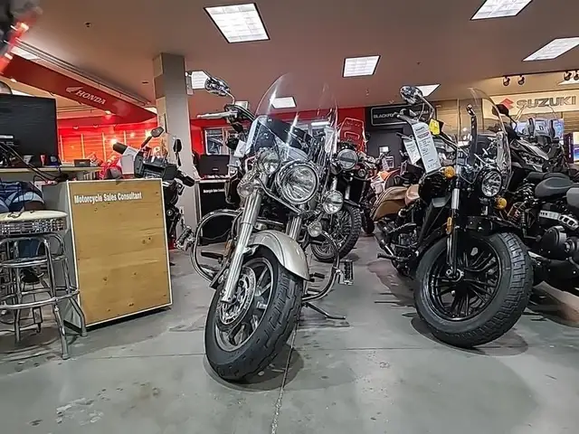 2005 Yamaha XV1700A - Roadstar Silverado in Street, Cruisers & Choppers in Kamloops - Image 8