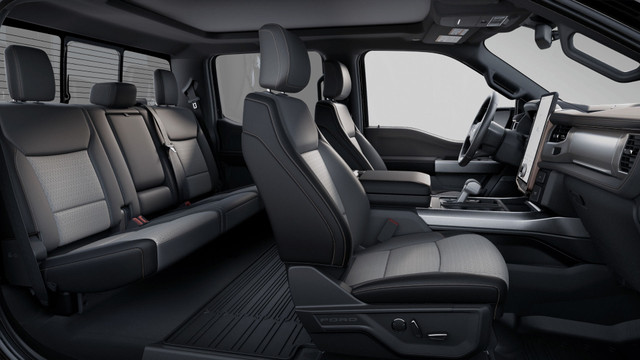 Ford F-150 Lightning LARIAT 4WD SuperCrew 5.5' Box 2025 in Cars & Trucks in Laval / North Shore - Image 4