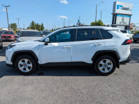 LOW KMS! EXTRA CLEAN AWD, APPLE CARPLAY/ANDROID AUTO FULLY LOADED, BACKUP CAMERA, LANE CHANGE ASSIST... (image 3)