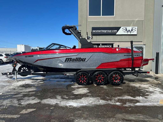 2020 Malibu Boats Wakesetter 25 LSV in Powerboats & Motorboats in Edmonton