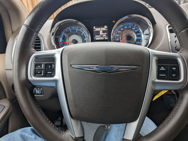 2012 Chrysler Town & Country Touring in Cars & Trucks in St. Catharines - Image 3