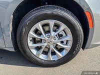 This 2022 Chrysler Pacifica Touring L boasts a powerful 3.6L Pentastar VVT V6 engine paired with a s... (image 9)