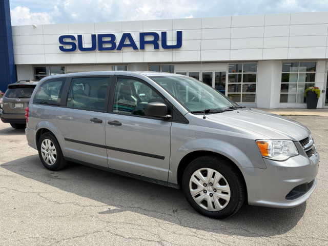 2015 Dodge Grand Caravan SE/SXT in Cars & Trucks in Markham / York Region - Image 2