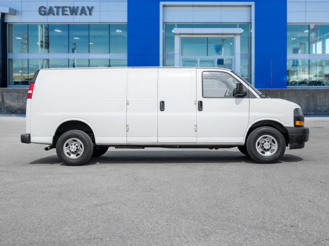 2022 Chevrolet Express 2500 Work Van Clean Carfax, Low Mileag... in Cars & Trucks in Mississauga / Peel Region - Image 3