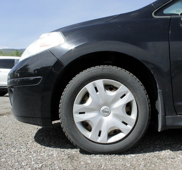 2011 Nissan Versa in Cars & Trucks in Penticton - Image 2