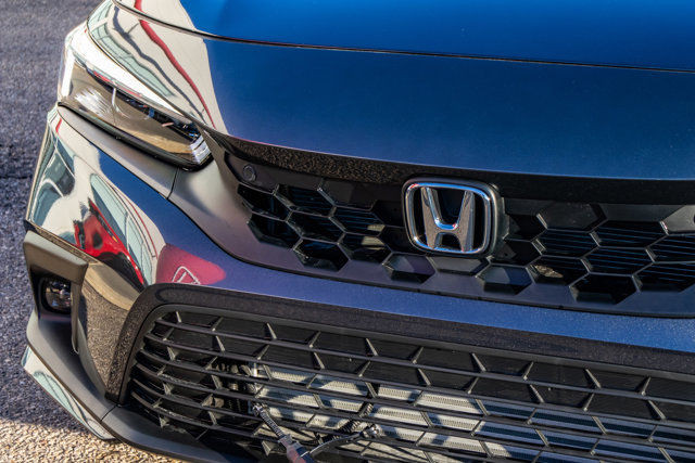  2024 Honda Civic Hatchback Sport Touring in Cars & Trucks in Edmonton - Image 3
