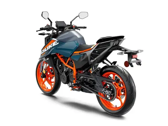 2024 KTM 390 DUKE in Sport Touring in Granby - Image 4