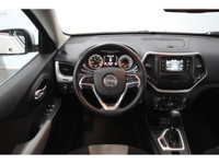?? Jeep Cherokee North 2014 – Polyvalent; robuste et faible kilométrage ! Avec seulement 69 200 km;... (image 2)
