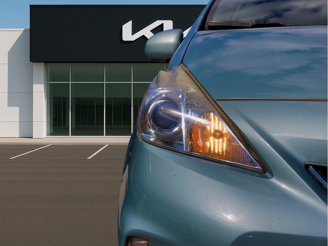2013 Toyota Prius v Certified | Low KM | Spacious Interior in Cars & Trucks in Mississauga / Peel Region - Image 3