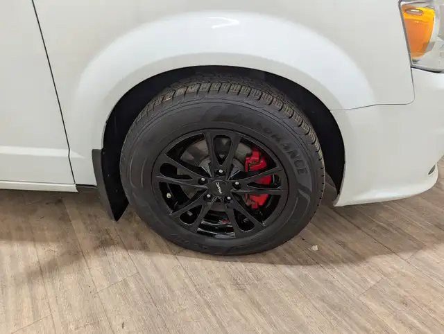 2018 Dodge Grand Caravan CVP/SXT No Accidents | Leather | Rea... in Cars & Trucks in Calgary - Image 12