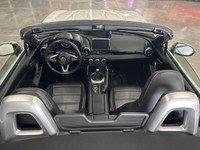 Fiat 124 Spider Lusso 2017 – Décapotable blanche, seulement 35 602 km! Style italien, plaisir pur, l... (image 8)