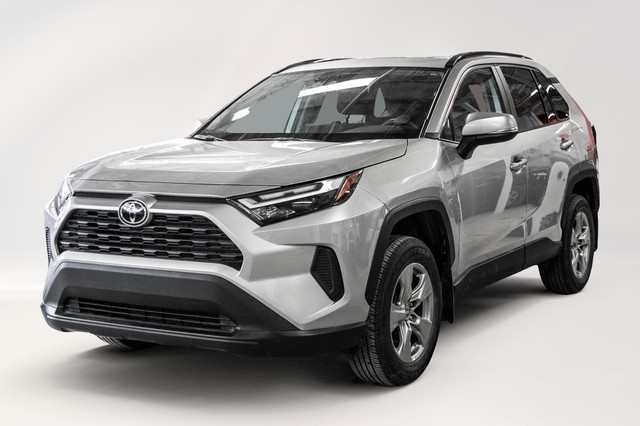 2022 Toyota RAV4 XLE AWD | MAGS | TOIT OUVRANT | CAMERA | CARPLA in Cars & Trucks in City of Montréal