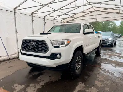 À voir! / Come see it! TRÈS BIEN ÉQUIPÉ / VERY WELL EQUIPPED. Version TRD Sport Crew 4x4 avec Moteur...