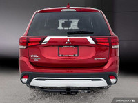 Le Mitsubishi Outlander ES 4WD 2019 est un VUS compact qui se distingue par son design sobre et élég... (image 5)