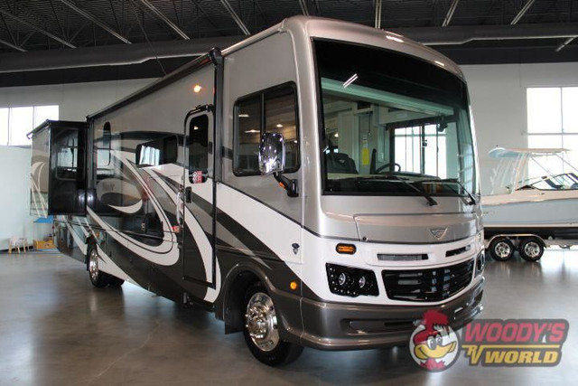 2023 FLEETWOOD BOUNDER 35K in Travel Trailers & Campers in Abbotsford - Image 2