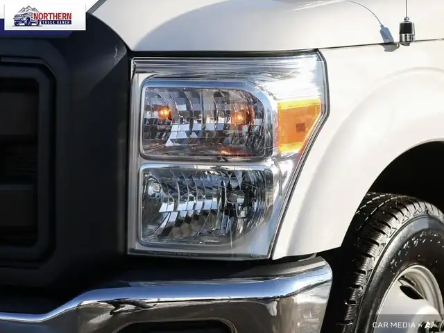 2012 Ford F-350 Chassis XL REGULAR CAB POWER STROKE DIESEL BU... dans Autos et camions dans Ville d’Edmonton - Image 9