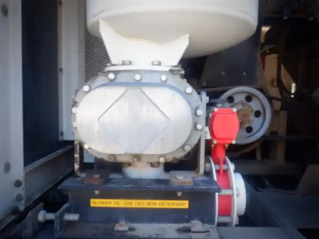 2006 ford F-650 Vacuum Truck 2WD Diesel in Heavy Trucks in Richmond - Image 33