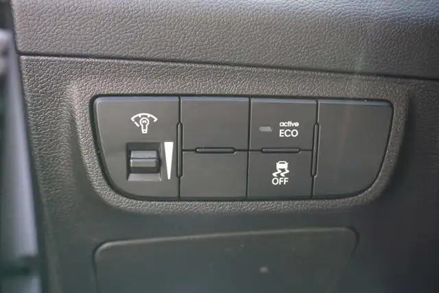 2017 Hyundai Veloster in Cars & Trucks in Oakville / Halton Region - Image 22