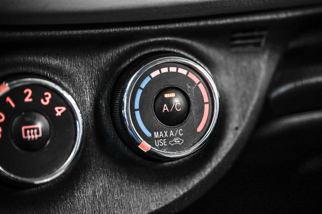 2013 Toyota Yaris LE Hatchback | Manuelle | A/C | Bluetooth | MP in Cars & Trucks in City of Montréal - Image 4