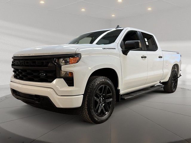 2022 Chevrolet Silverado 1500 CUSTOM CREW CAB 4X4 in Cars & Trucks in Laval / North Shore