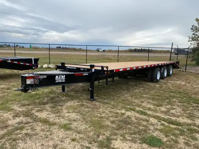 2026 - 8.5 X 32' Pintle Triple Dually Trailer Tridem Dually Trailer Equipment Trailer Flat Deck Trai...