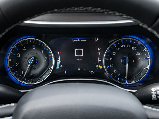 2025 Chrysler Pacifica Select in Cars & Trucks in Barrie - Image 3