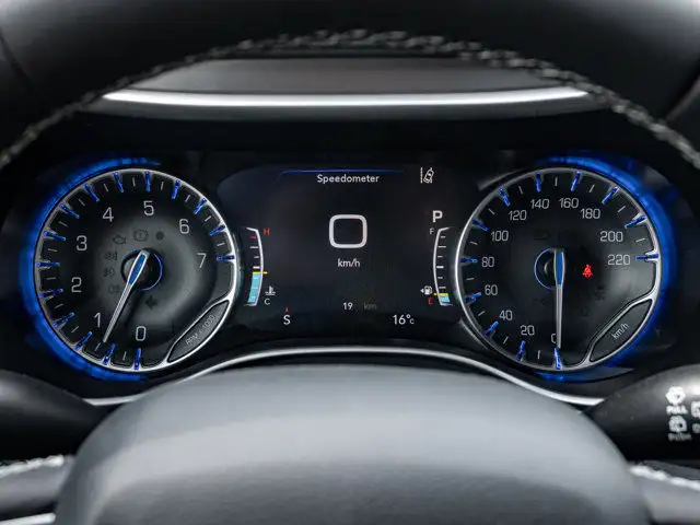 2025 Chrysler Pacifica Select in Cars & Trucks in Barrie - Image 4