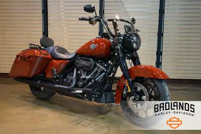 $135 Bi-WeeklyWindshield, Luggage Rack, Edge cut levers and shifter, 80 grit floorboards. 2024 Harle...
