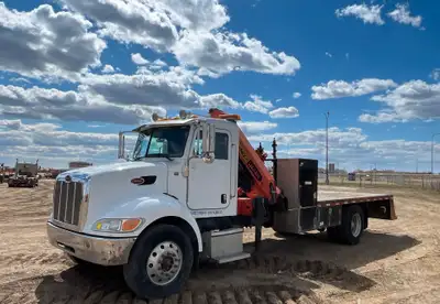 2007 Peterbilt 335 Boom Truck/ Decck Truck C7 Cat engine 190hp NEW 6 Speed transmission 6800 Hrs, 30...
