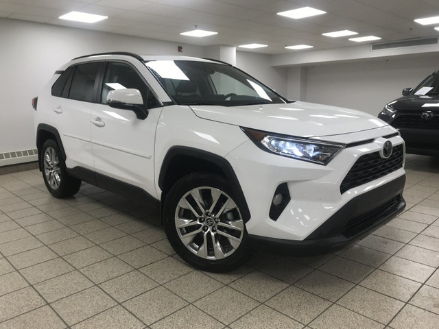 2020 Toyota RAV4 XLE in Cars & Trucks in Calgary
