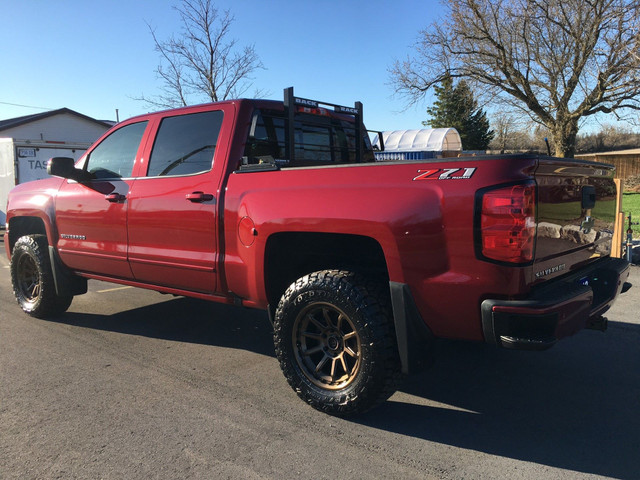 2018 CHEVROLET SILVERADO 1500 LT Z71 CREW in Cars & Trucks in Belleville - Image 4