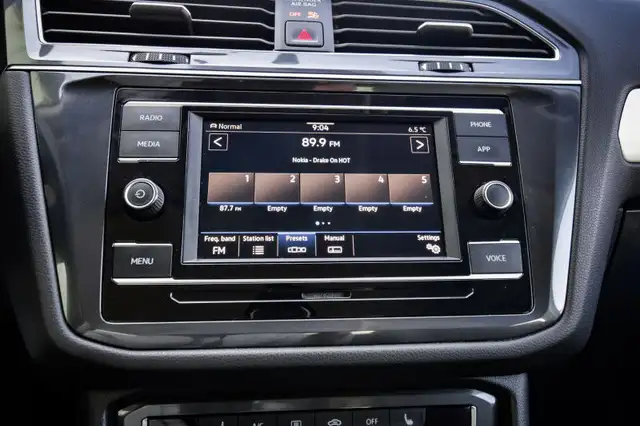 2021 Volkswagen Tiguan Trendline 4MOTION • HEATED SEATS • CP/AA dans Autos et camions dans Ottawa - Image 21