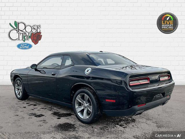 2015 Dodge Challenger SXT | Heated Cloth Seats in Cars & Trucks in Windsor Region - Image 4