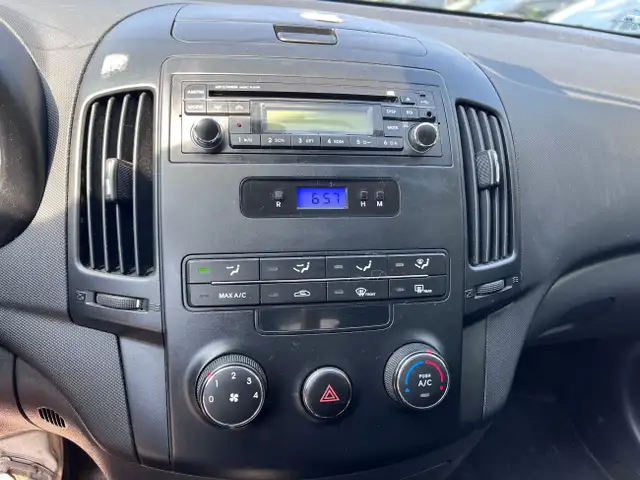 Hyundai Elantra Touring SE Manual 2012 in Cars & Trucks in Longueuil / South Shore - Image 12