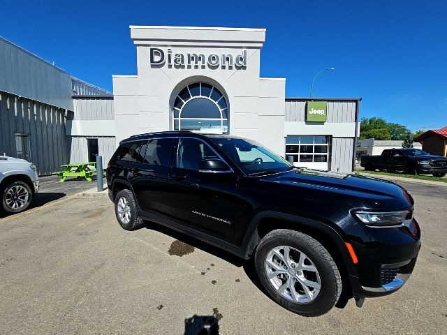 2023 JEEP Grand Cherokee L Limited in Cars & Trucks in Prince Albert - Image 4