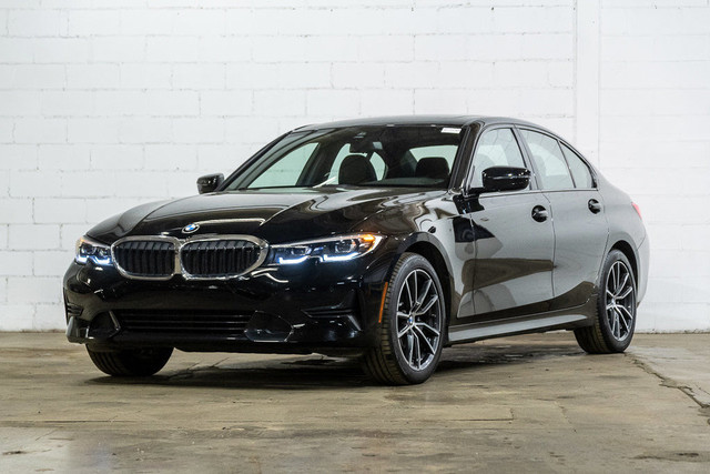 2021 BMW 3 Series 330i xDrive Sedan | Premium | Accès Confort in Cars & Trucks in City of Montréal - Image 3