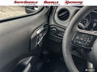 4X4, CLOTH LOW-BACK BUCKET SEATS, CONVENIENCE GROUP, BLACK FREEDOM 3-PIECE HARDTOP, LED HEADLAMP & F... (image 8)