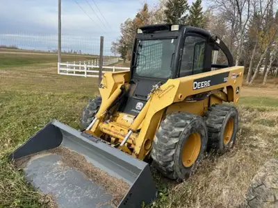 2006 DEERE 332 CAB, HEAT, AIR, REAR VEIW CAMERA, COUNTERWIGHT KIT, BUCKET, 3119 HOURS! FOR THE BEST...