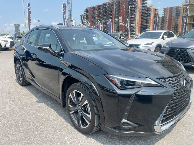 2024 Lexus UX 250h Luxe/ Camera / Bluetooth / Cuir Bien Équipé / in Cars & Trucks in Laval / North Shore - Image 4