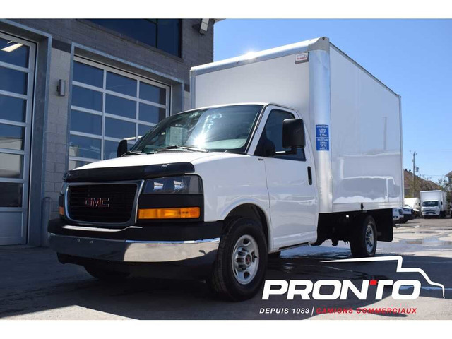 2017 GMC Savana 3500 * 12 pieds * 4.8L V8 ** RAMPE DE CHARGEMENT in Cars & Trucks in Laval / North Shore - Image 2
