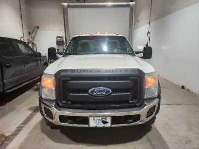 F-550 toujours très bien entrenue, bas kilométrage pour l'année du camion. Intérieur de la boite ave...