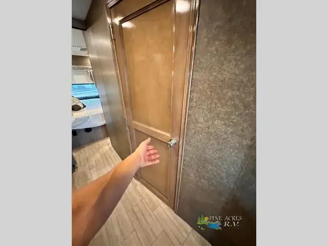 2020 Thor Motor Coach Challenger 37YT Washer & Dryer 12 k Miles in RVs & Motorhomes in Moncton - Image 23