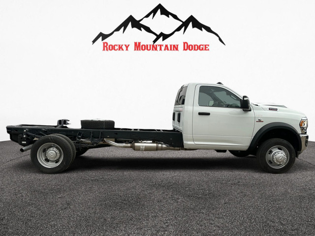 2024 RAM  5500 REG CAB DIESEL  TRADESMAN CAB CHASSIS in Cars & Trucks in Red Deer - Image 4