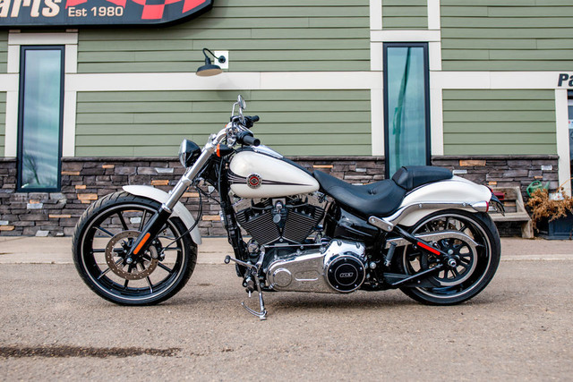 2014 Harley Davidson Breakout White in Street, Cruisers & Choppers in Edmonton - Image 2