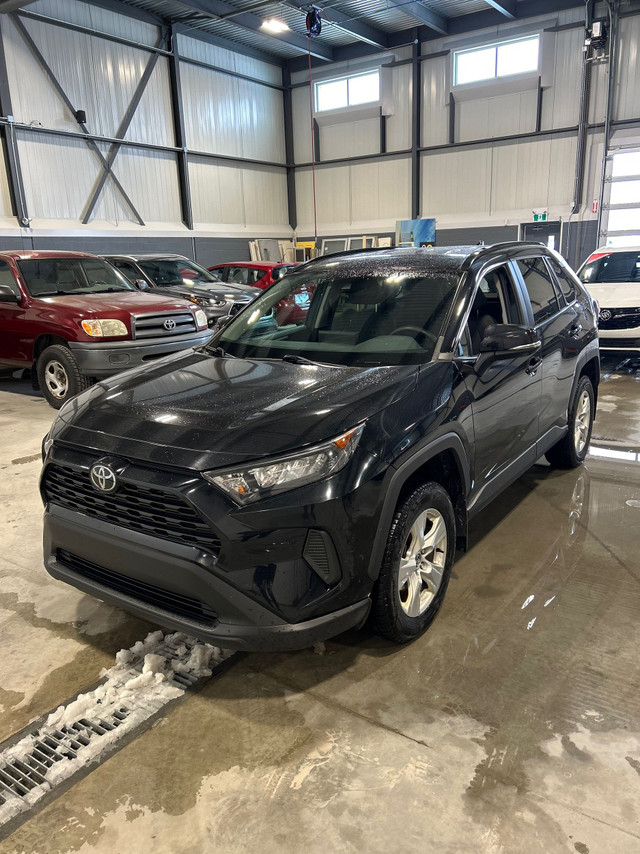 2019 Toyota RAV4 LE AWD Sièges chauffants Bluetooth Caméra de re in Cars & Trucks in Longueuil / South Shore