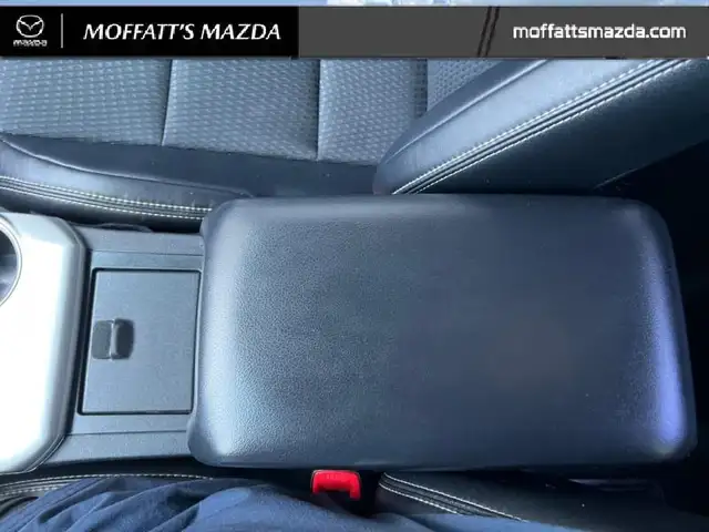2014 Toyota Camry SE dans Autos et camions dans Barrie - Image 27