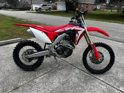 APPLY NOW: https://www.ridecollective.ca/ 2019 Honda CRF250RX is a trail-tuned 250cc 4-stroke built...