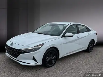 La Hyundai Elantra 2023 Preferred est une berline compacte qui combine élégance, performance et tech...