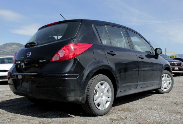 2011 Nissan Versa in Cars & Trucks in Penticton - Image 4