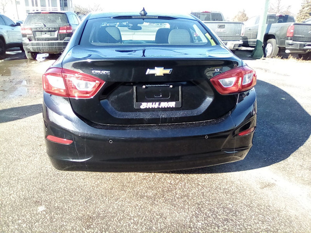 2019 Chevrolet Cruze in Cars & Trucks in Leamington - Image 4